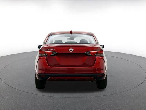 Scarlet Ember Tintcoat 2025 Nissan Versa 1.6 SV