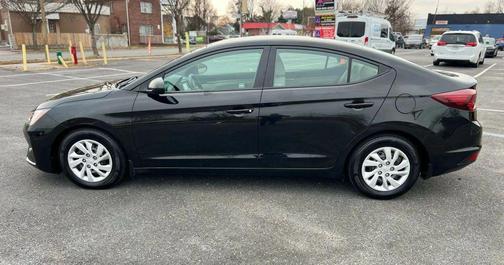 2019 Hyundai ELANTRA SE