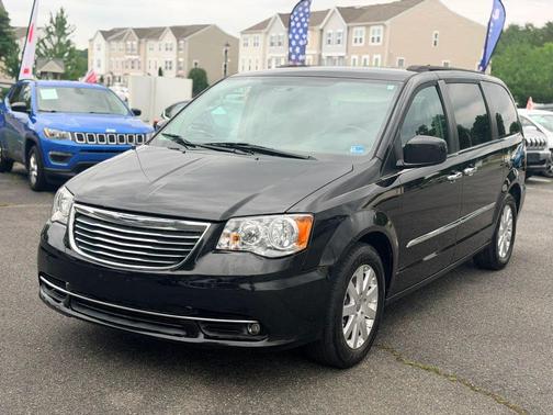 Brilliant Black Crystal Pearlcoat 2014 Chrysler Town & Country Touring