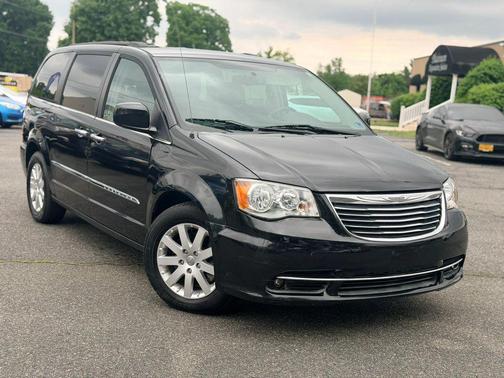 Brilliant Black Crystal Pearlcoat 2014 Chrysler Town & Country Touring