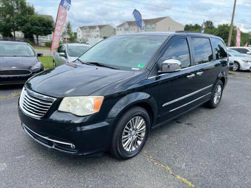 2013 Chrysler Town & Country Touring-L