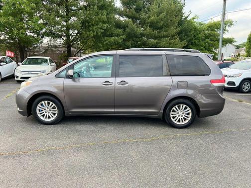 Predawn Gray Mica 2013 Toyota Sienna XLE