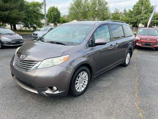 Predawn Gray Mica 2013 Toyota Sienna XLE