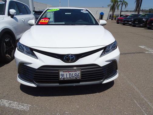 Ice 2024 Toyota Camry LE