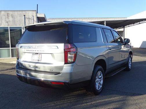 2024 Chevrolet Suburban LT