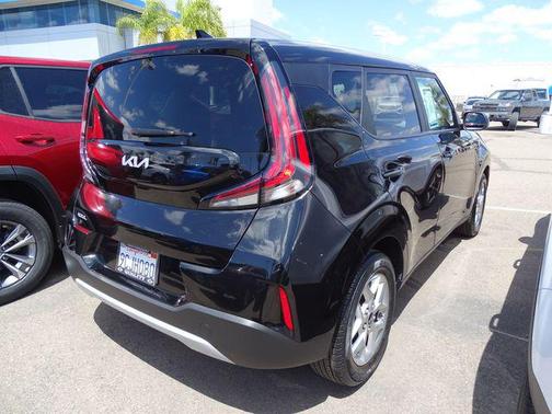 Black 2023 Kia Soul LX