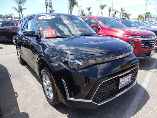Black 2023 Kia Soul LX