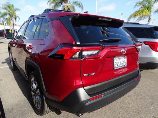Pearl 2025 Toyota RAV4 XLE Premium