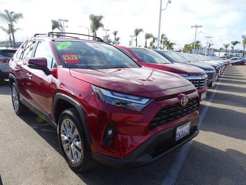 Pearl 2025 Toyota RAV4 XLE Premium