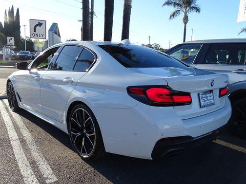2022 BMW 530 i