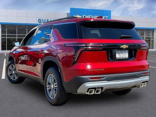 Radiant Red Tintcoat 2026 Chevrolet Traverse LT