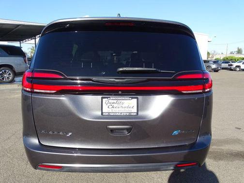 2022 Chrysler Pacifica Hybrid Touring L
