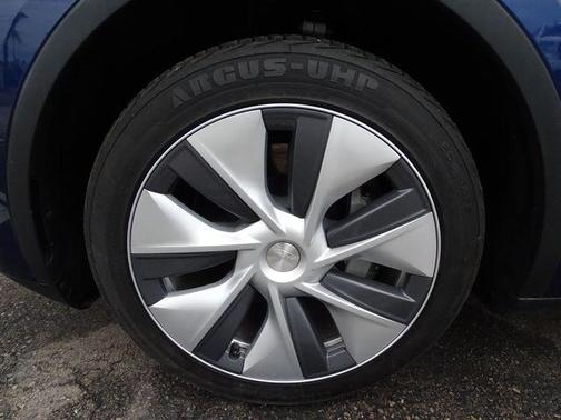 2023 Tesla Model Y RWD