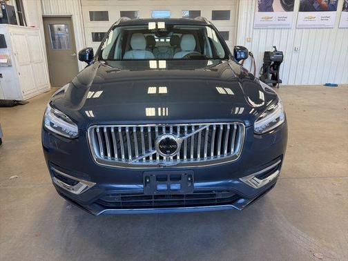 2023 Volvo XC90 B5 Plus