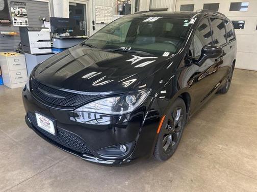2018 Chrysler Pacifica Touring-L