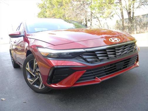 2025 Hyundai ELANTRA SEL
