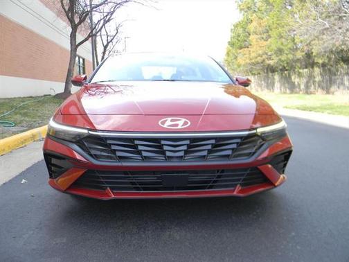 2025 Hyundai ELANTRA SEL