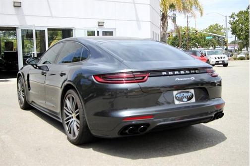 2018 Porsche Panamera 4S