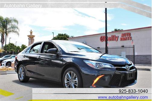 Photo 3 of 32 of 2017 Toyota Camry SE