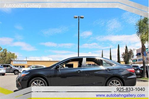 Photo 5 of 32 of 2017 Toyota Camry SE