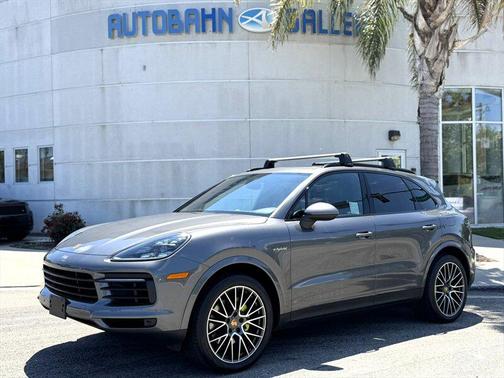 Quartzite Grey Metallic 2020 Porsche Cayenne Cayenne E-Hybrid