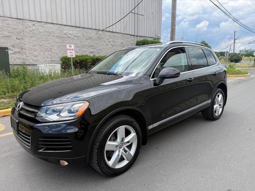 Black Uni 2014 Volkswagen Touareg TDI Lux