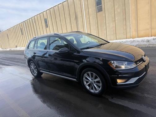 2017 Volkswagen Golf Alltrack TSI S