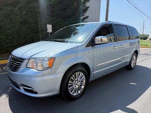 2013 Chrysler Town & Country Touring-L