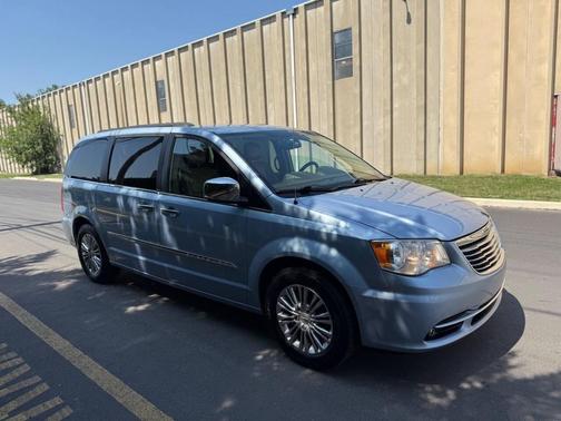 2013 Chrysler Town & Country Touring-L