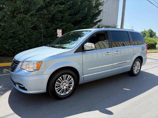 2013 Chrysler Town & Country Touring-L