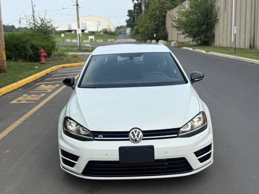 2015 Volkswagen Golf R 4-Door w/DCC & Navigation