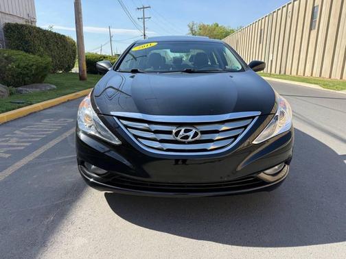 Phantom Black Metallic 2011 Hyundai SONATA SE