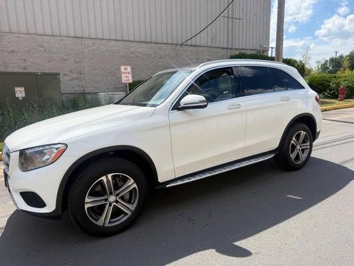 Polar White 2017 Mercedes-Benz GLC 300 4MATIC