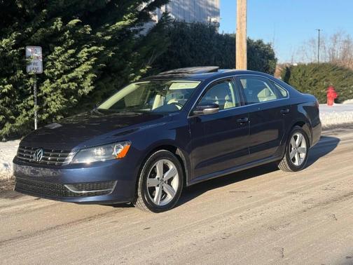 2013 Volkswagen Passat 2.0 TDI SE w/ Sunroof