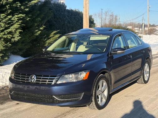 2013 Volkswagen Passat 2.0 TDI SE w/ Sunroof
