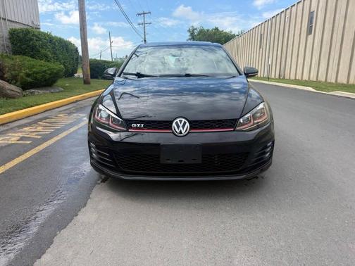 Deep Black Pearl 2016 Volkswagen Golf GTI 2.0T SE 4-Door