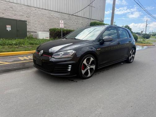 Deep Black Pearl 2016 Volkswagen Golf GTI 2.0T SE 4-Door