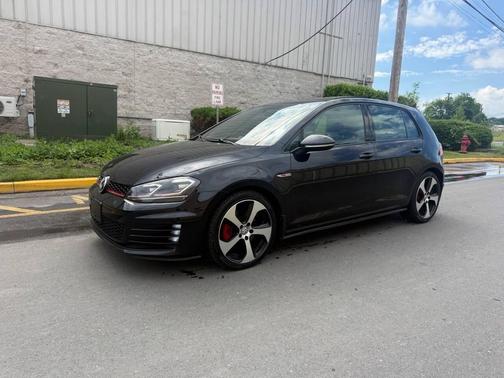 Deep Black Pearl 2016 Volkswagen Golf GTI 2.0T SE 4-Door