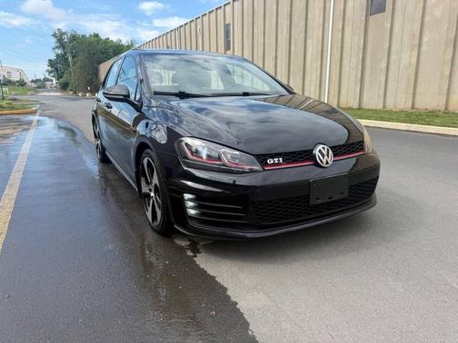 Deep Black Pearl 2016 Volkswagen Golf GTI 2.0T SE 4-Door