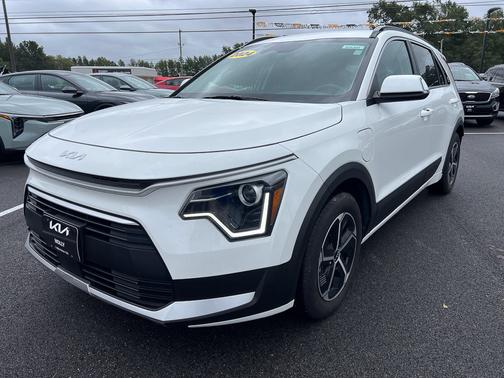Snow White Pearl 2024 Kia Niro Plug-In Hybrid EX