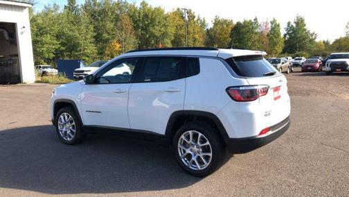 2024 Jeep Compass Latitude Lux