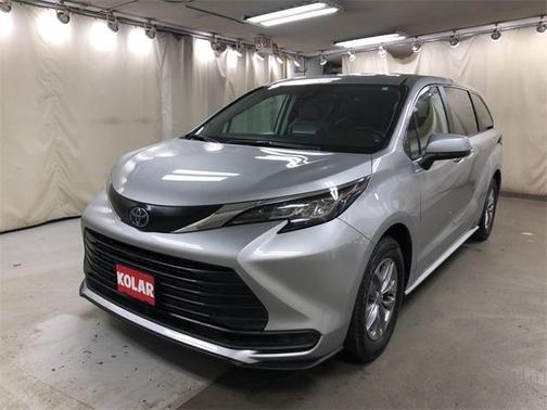 2023 Toyota Sienna LE
