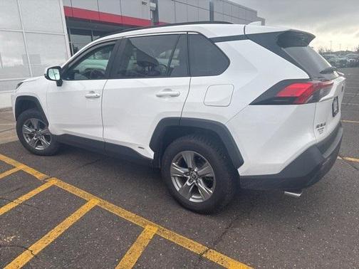2022 Toyota RAV4 Hybrid XLE