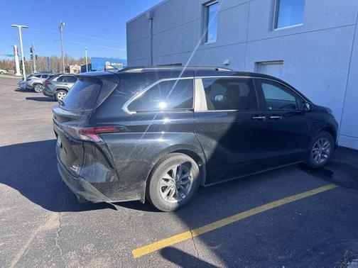 2023 Toyota Sienna XLE