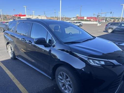 2023 Toyota Sienna XLE