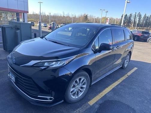 2023 Toyota Sienna XLE
