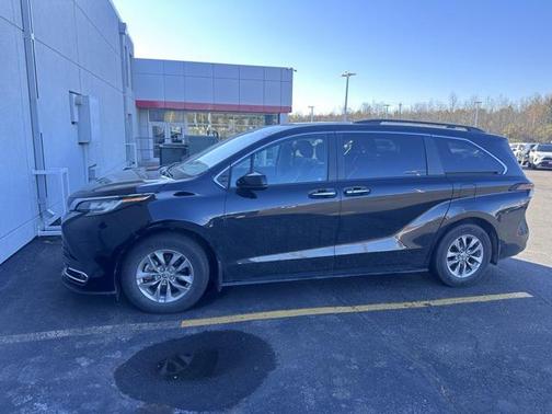 2023 Toyota Sienna XLE