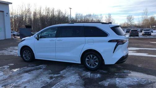 2024 Toyota Sienna LE