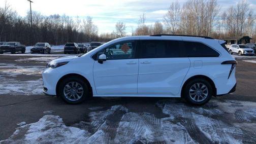 2024 Toyota Sienna LE