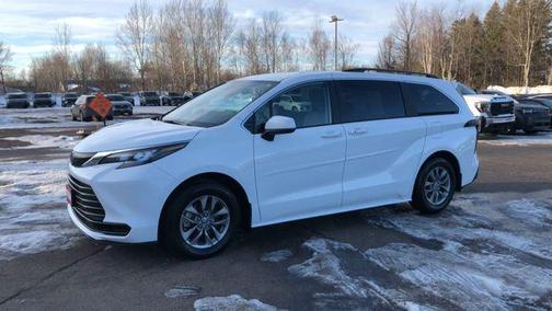 2024 Toyota Sienna LE